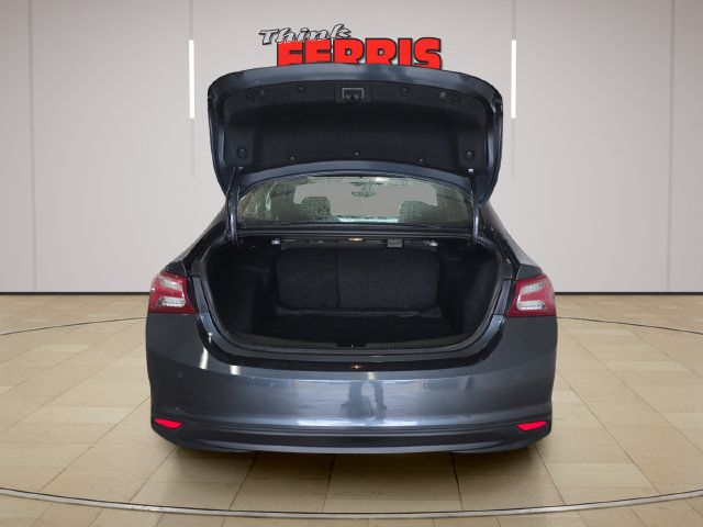 Used 2019 Chevrolet Malibu LT w/ Driver Confidence Package FWD image 9