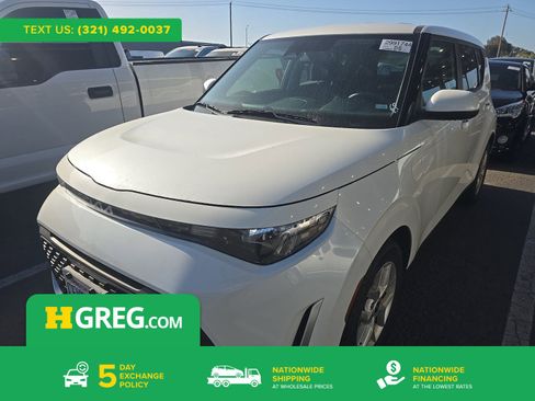 Used 2023 Kia Soul LX w/ LX Technology Package FWD image 1