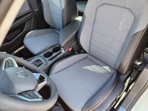 New 2026 Volkswagen Jetta SE image 9