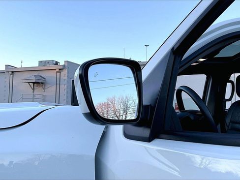 Used 2024 Nissan Frontier SL w/ Technology Package image 26