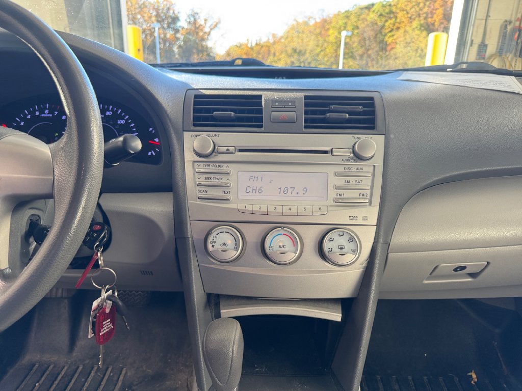 Used 2011 Toyota Camry LE FWD image 18