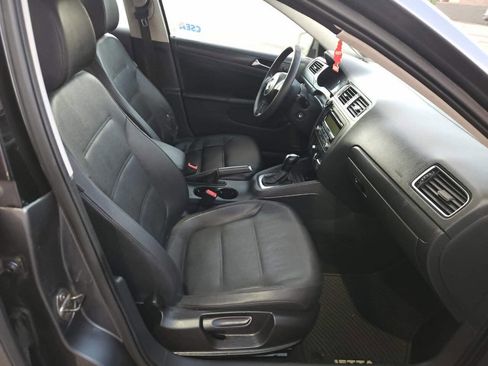 Used 2011 Volkswagen Jetta SE FWD image 17