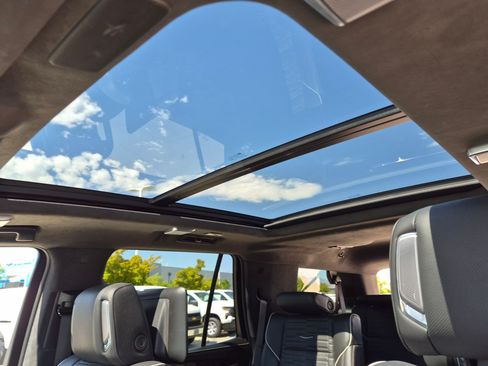 Used 2022 Cadillac Escalade Sport Platinum AWD/4WD image 27