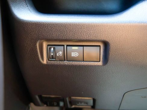 Used 2025 Toyota RAV4 XLE FWD image 18
