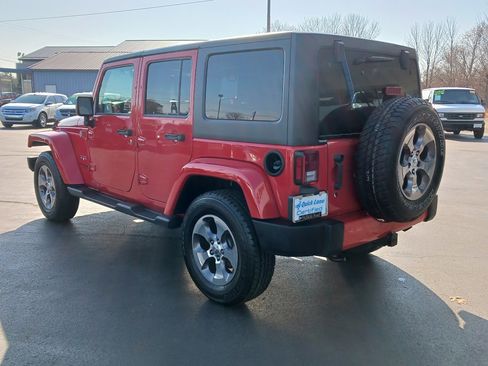 Used 2018 Jeep Wrangler Unlimited Sahara w/ Connectivity Group image 35