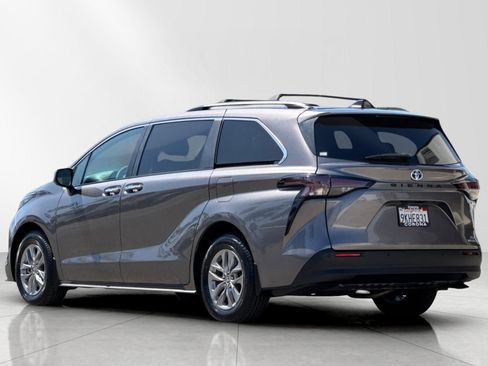 Used 2024 Toyota Sienna XLE w/ XLE Plus Package FWD image 6