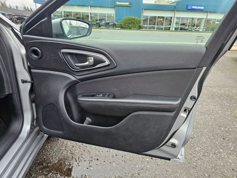 Used 2015 Chrysler 200 Limited w/ Convenience Group image 10