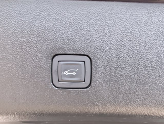 Used 2018 Chevrolet Traverse LT w/ LPO, Floor Liner Package FWD image 30