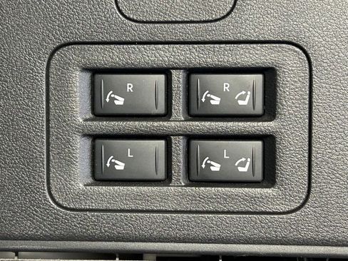 Used 2025 Nissan Armada SL w/ Captain's Chari Seat Package AWD/4WD image 16