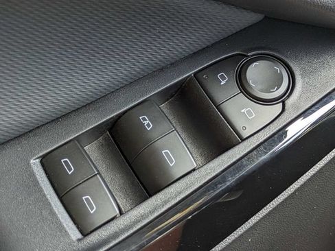 Used 2026 Chevrolet Equinox LT FWD image 25