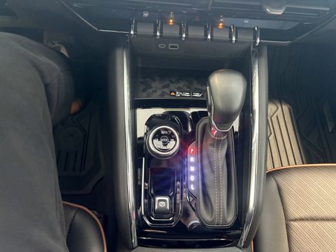 Used 2023 GMC Canyon AT4 w/ AT4 Premium Package image 16