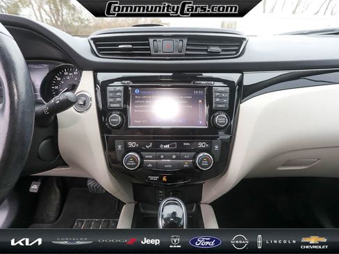 Used 2018 Nissan Rogue Sport SL w/ SL Premium Package image 16