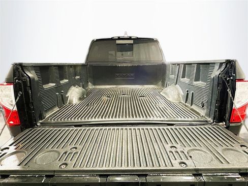 Used 2018 Nissan Titan SV w/ SV Convenience Package image 26