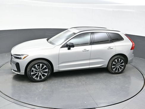 Used 2025 Volvo XC60 B5 Plus AWD/4WD image 33