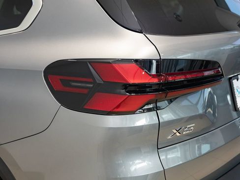 Used 2026 BMW X5 xDrive40i AWD/4WD image 9