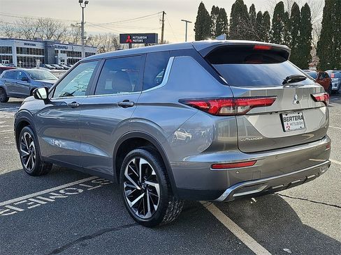 Used 2024 Mitsubishi Outlander SE image 4