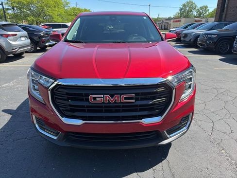 Used 2023 GMC Terrain SLE FWD image 2