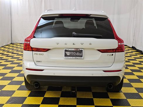 Used 2020 Volvo XC60 T5 Momentum image 4