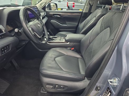 Used 2023 Toyota Highlander Platinum image 15