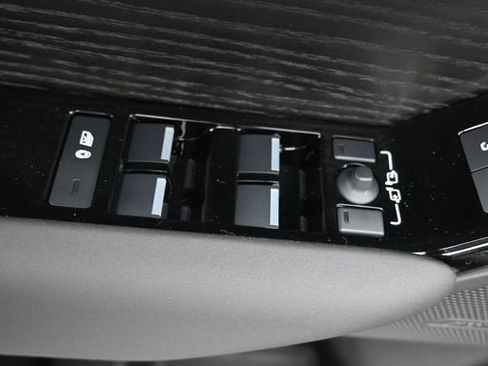 New 2026 Land Rover Range Rover Velar S image 20