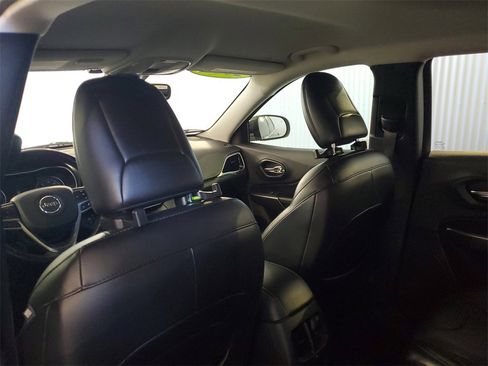 Used 2019 Jeep Cherokee Limited w/ Luxury Group image 12