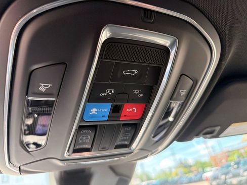 New 2026 Jeep Grand Cherokee Altitude AWD/4WD image 17