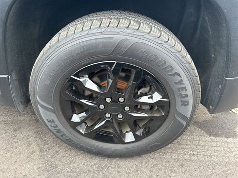 Used 2019 Chevrolet Traverse LT image 11