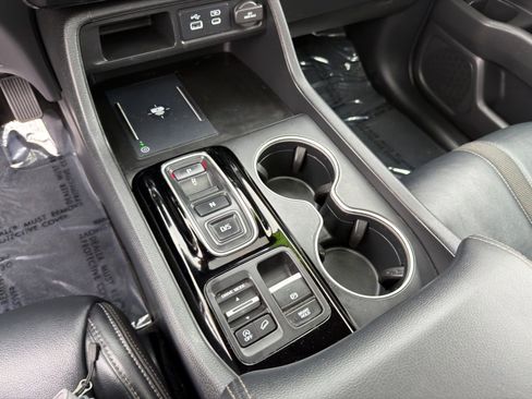 Used 2024 Honda Pilot Touring image 25