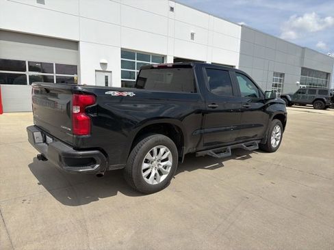 Used 2022 Chevrolet Silverado 1500 Custom image 3