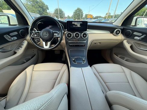 Used 2022 Mercedes-Benz GLC 300 4MATIC w/ Multimedia Package Lite image 11