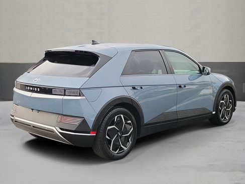 Used 2024 Hyundai Ioniq 5 SE image 2