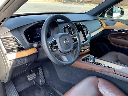 Used 2023 Volvo XC90 T8 Plus w/ Protection Package Premier image 17
