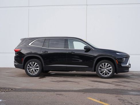 Used 2025 Buick Enclave Preferred image 2