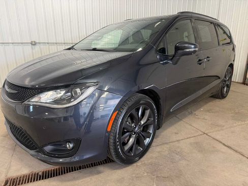 Used 2020 Chrysler Pacifica Limited FWD image 6
