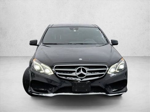 Used 2014 Mercedes-Benz E 550 4MATIC Sedan image 2