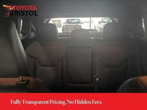 Used 2024 Jeep Compass Latitude w/ Sun and Sound Group AWD/4WD image 20