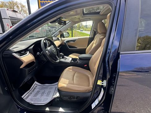 Used 2019 Toyota RAV4 Limited AWD/4WD image 19