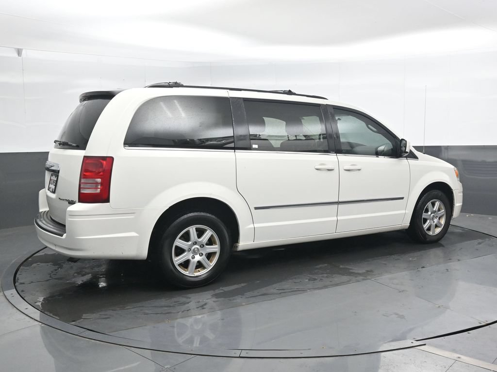 Used 2010 Chrysler Town & Country Touring FWD image 2