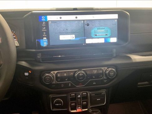 New 2025 Jeep Gladiator Sport image 17