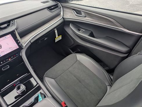 New 2026 Jeep Grand Cherokee Altitude RWD image 18
