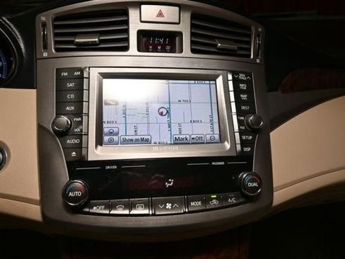 Used 2012 Toyota Avalon Limited image 18