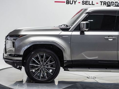 Used 2024 Lexus GX 550 w/ Accessory Package (Z1) AWD/4WD image 18