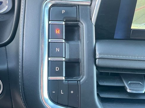 Used 2024 Chevrolet Suburban LT image 30