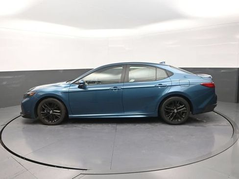 Used 2025 Toyota Camry SE FWD image 4