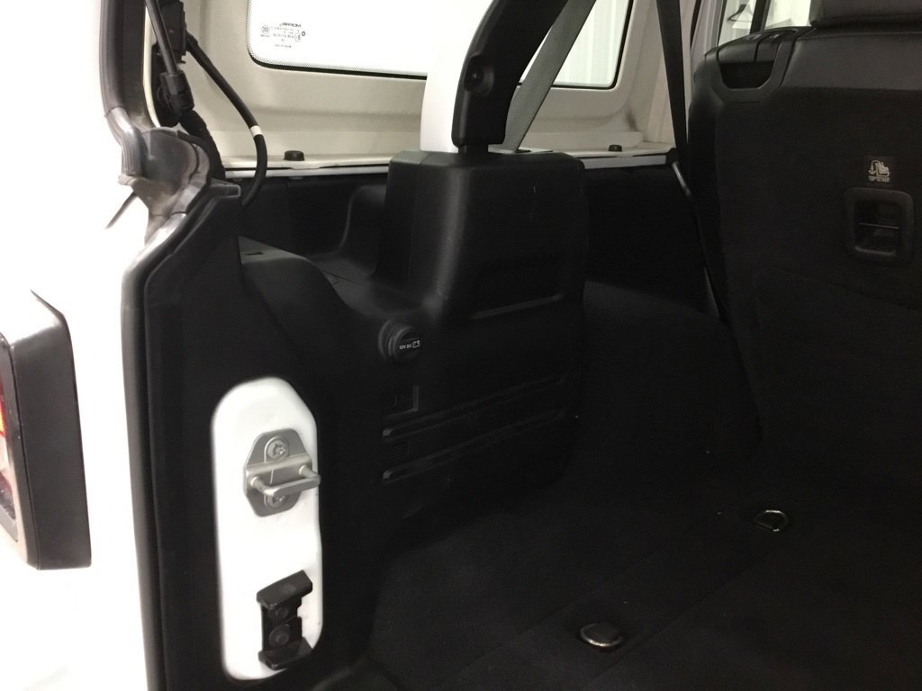 Used 2018 Jeep Wrangler Unlimited Sahara AWD/4WD image 36