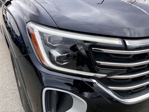 Used 2025 Volkswagen Atlas SE image 30