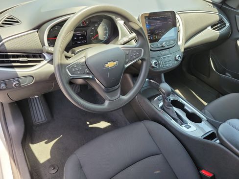 Used 2025 Chevrolet Malibu LT FWD image 13