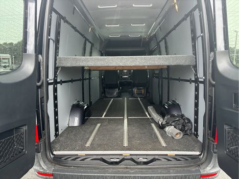 Used 2022 Mercedes-Benz Sprinter 2500 image 26