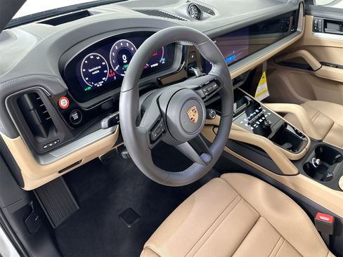 New 2026 Porsche Cayenne S image 4