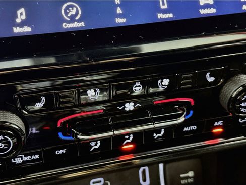 Used 2024 Jeep Grand Cherokee Trailhawk w/ Luxury Tech Group III AWD/4WD image 5